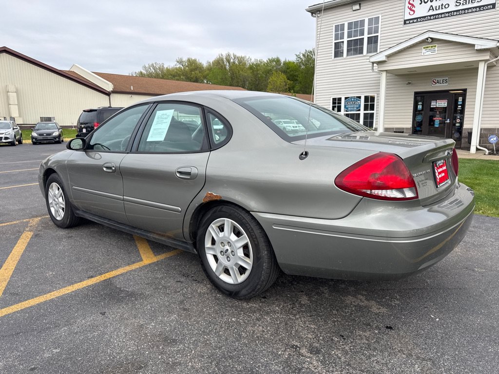 Used 2004 Ford Taurus SE FWD image 8