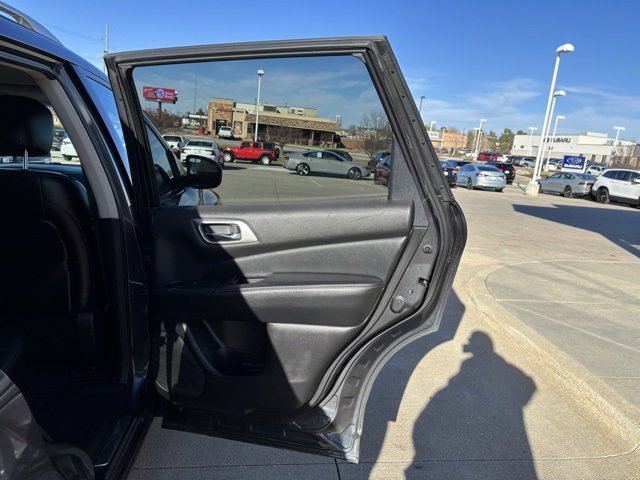 Used 2013 Nissan Pathfinder Platinum image 26