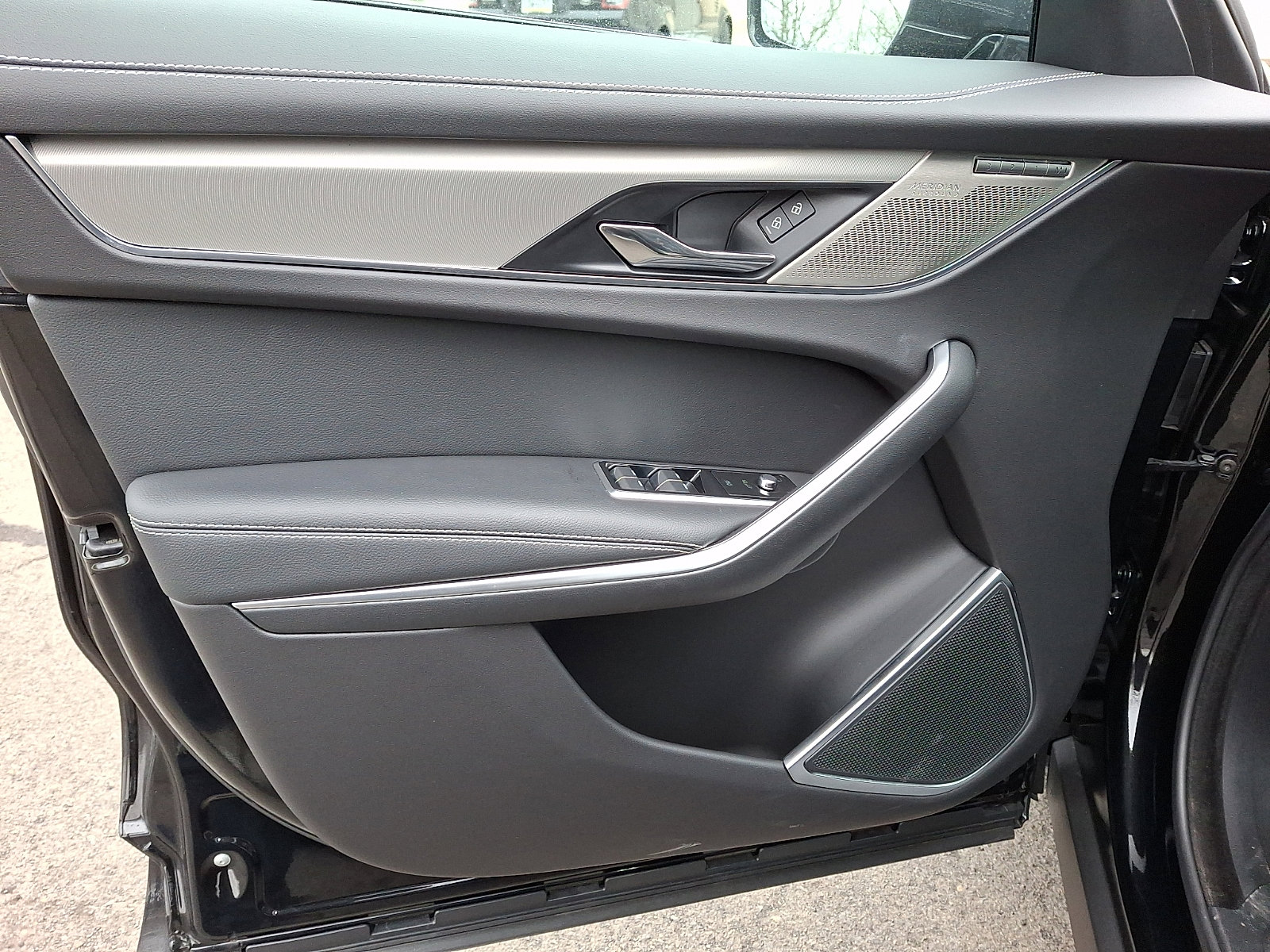 Used 2026 Jaguar F-PACE R-Dynamic S image 13