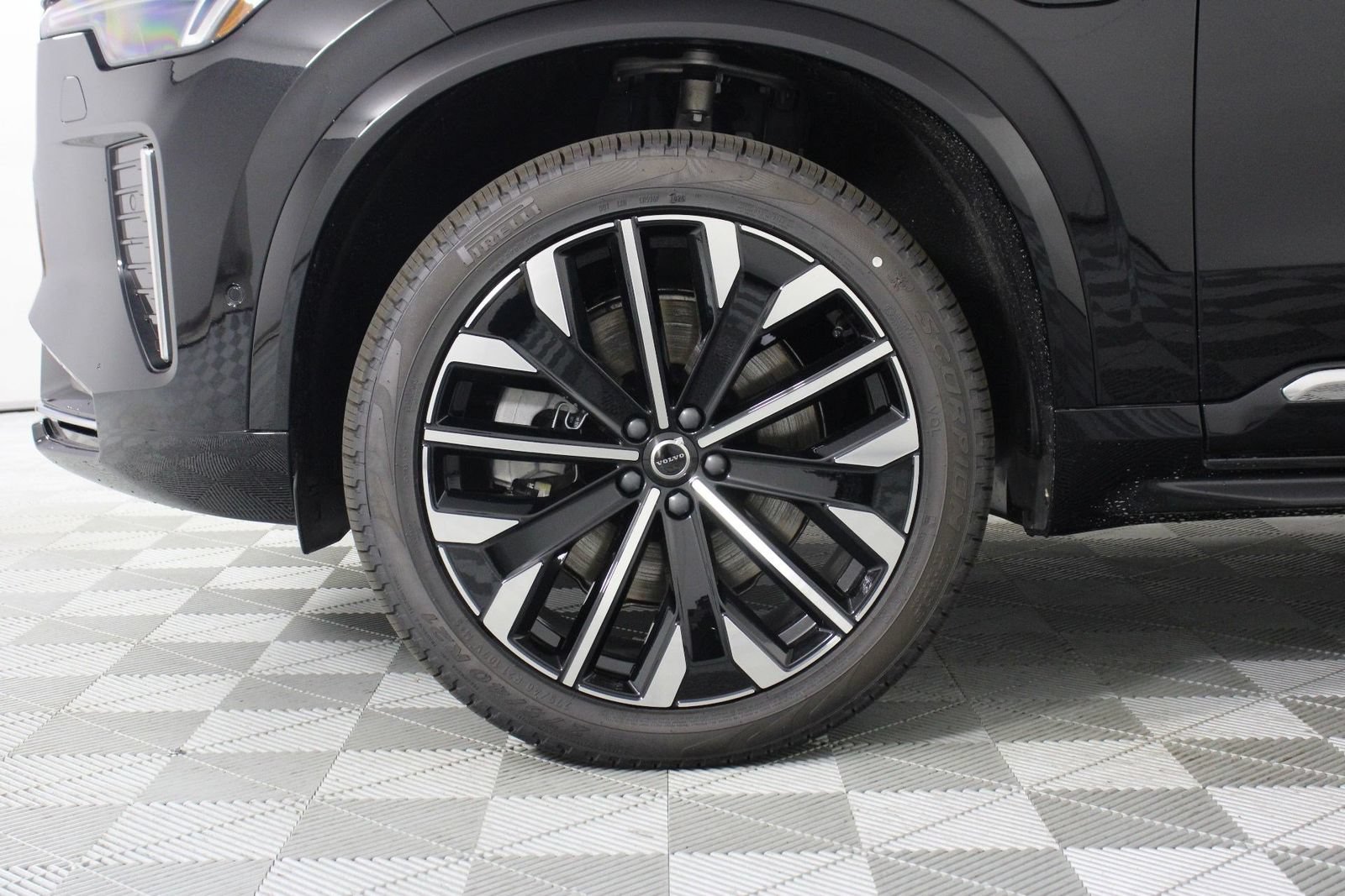 New 2026 Volvo XC90 T8 Plus AWD/4WD image 13
