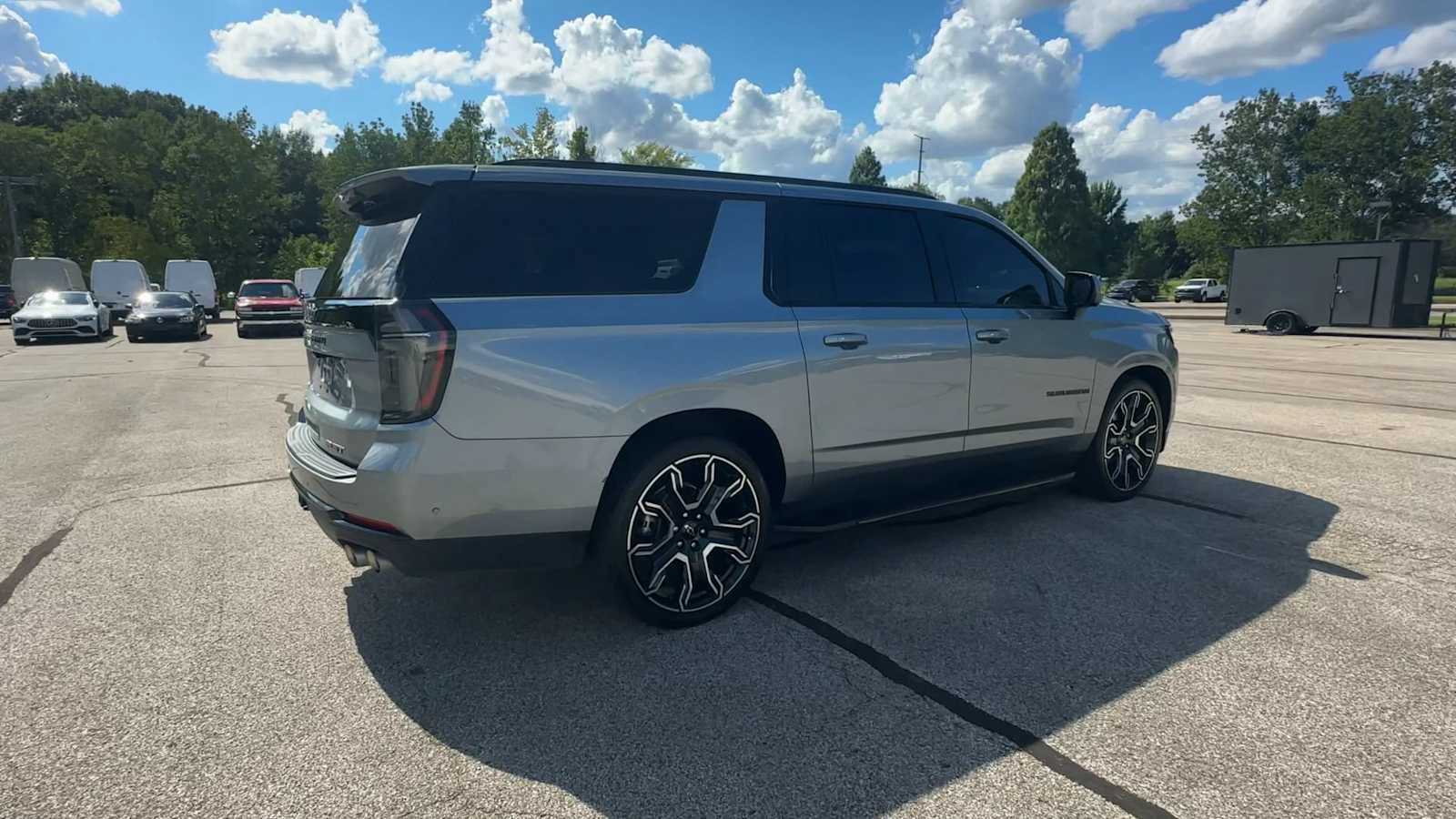 Certified 2025 Chevrolet Suburban RST w/ Advanced Technology Package AWD/4WD image 8