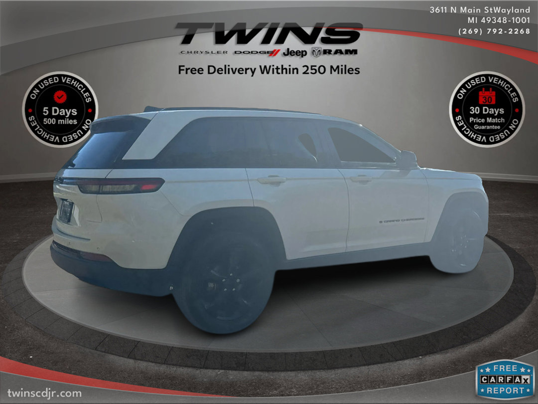 Used 2023 Jeep Grand Cherokee Altitude image 3