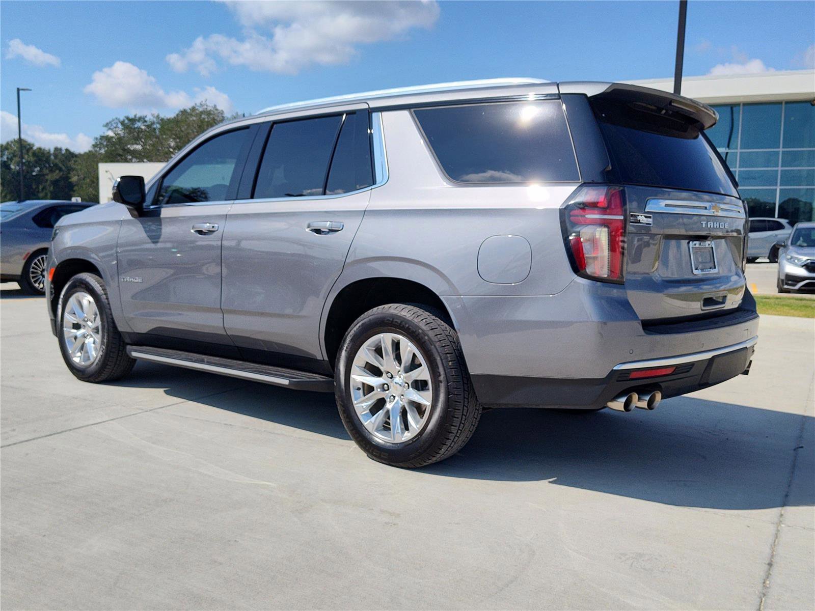 Used 2021 Chevrolet Tahoe Premier w/ Premium Package image 4