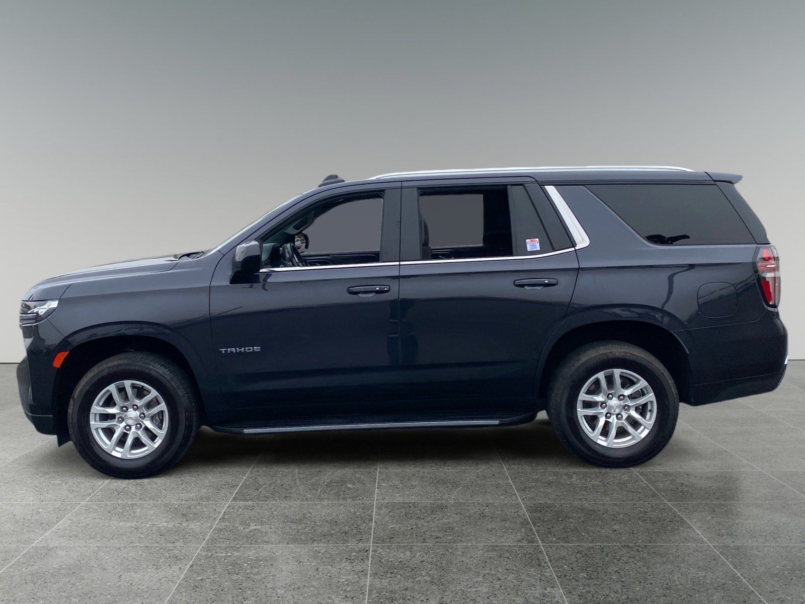 Used 2022 Chevrolet Tahoe LS w/ Driver Alert Package RWD image 2