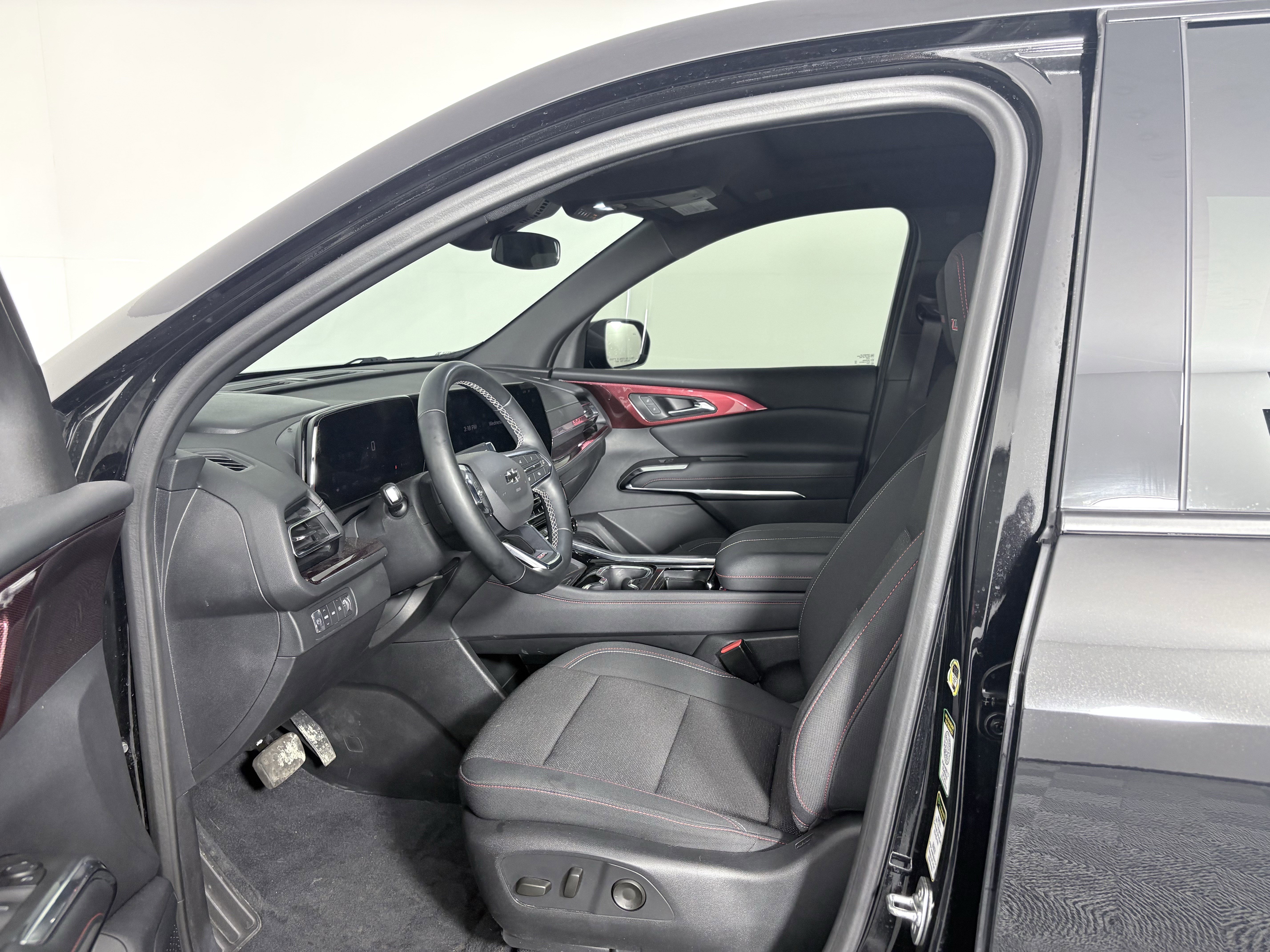 Used 2024 Chevrolet Traverse Z71 image 17