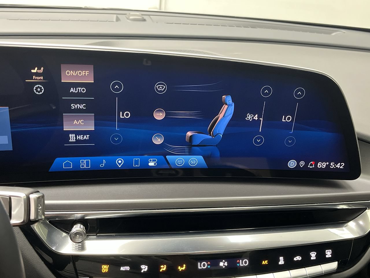 Certified 2024 Cadillac Lyriq Tech w/ LPO, Floor Liner Package AWD/4WD image 21