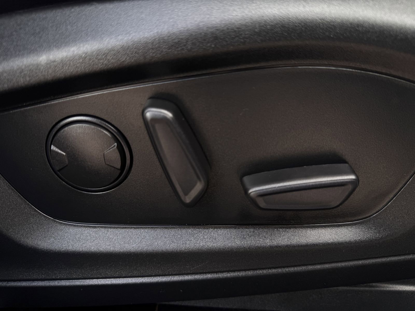 Used 2023 Ford Explorer XLT w/ Equipment Group 202A image 28