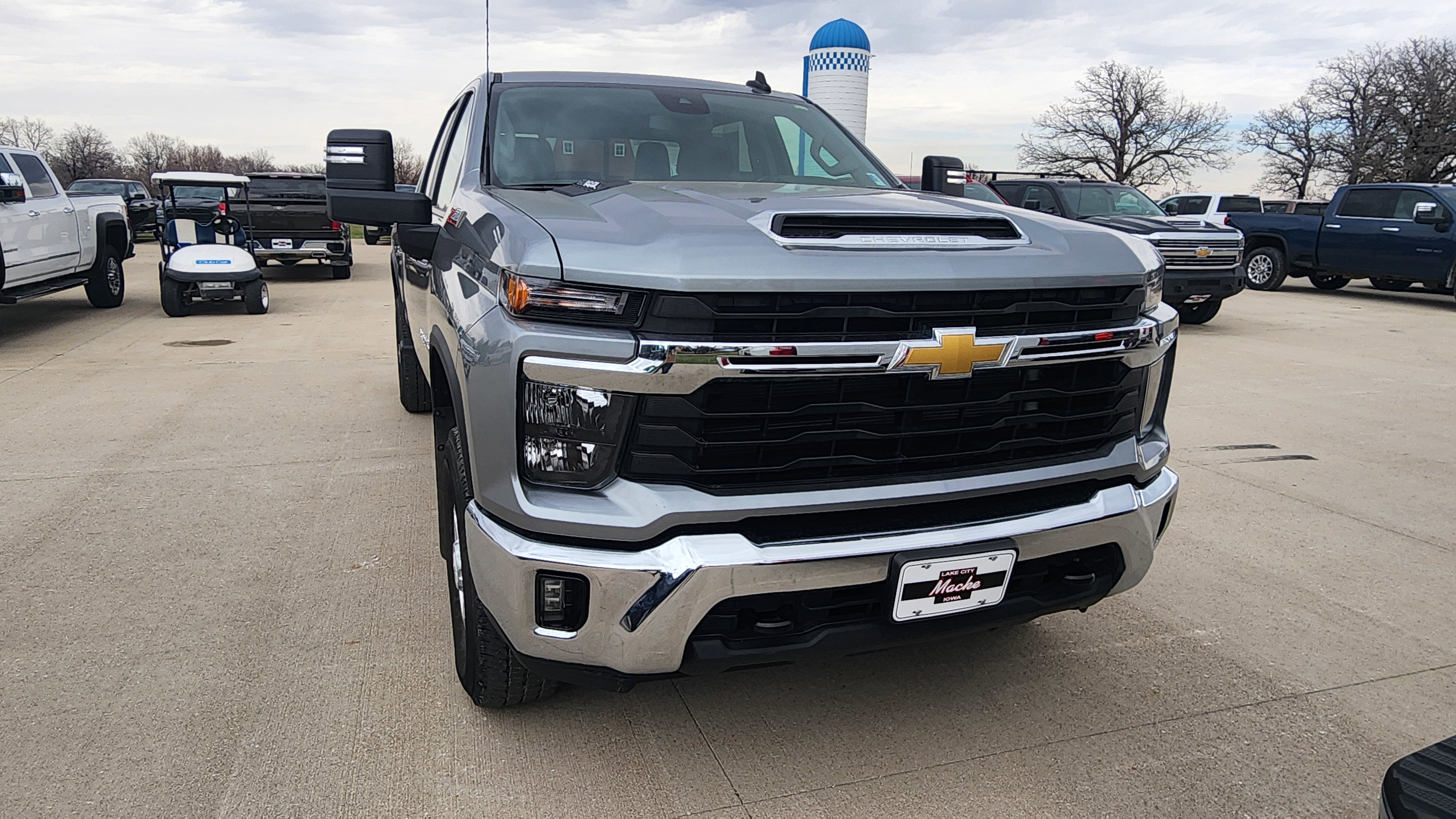 Used 2025 Chevrolet Silverado 2500 LT AWD/4WD image 2
