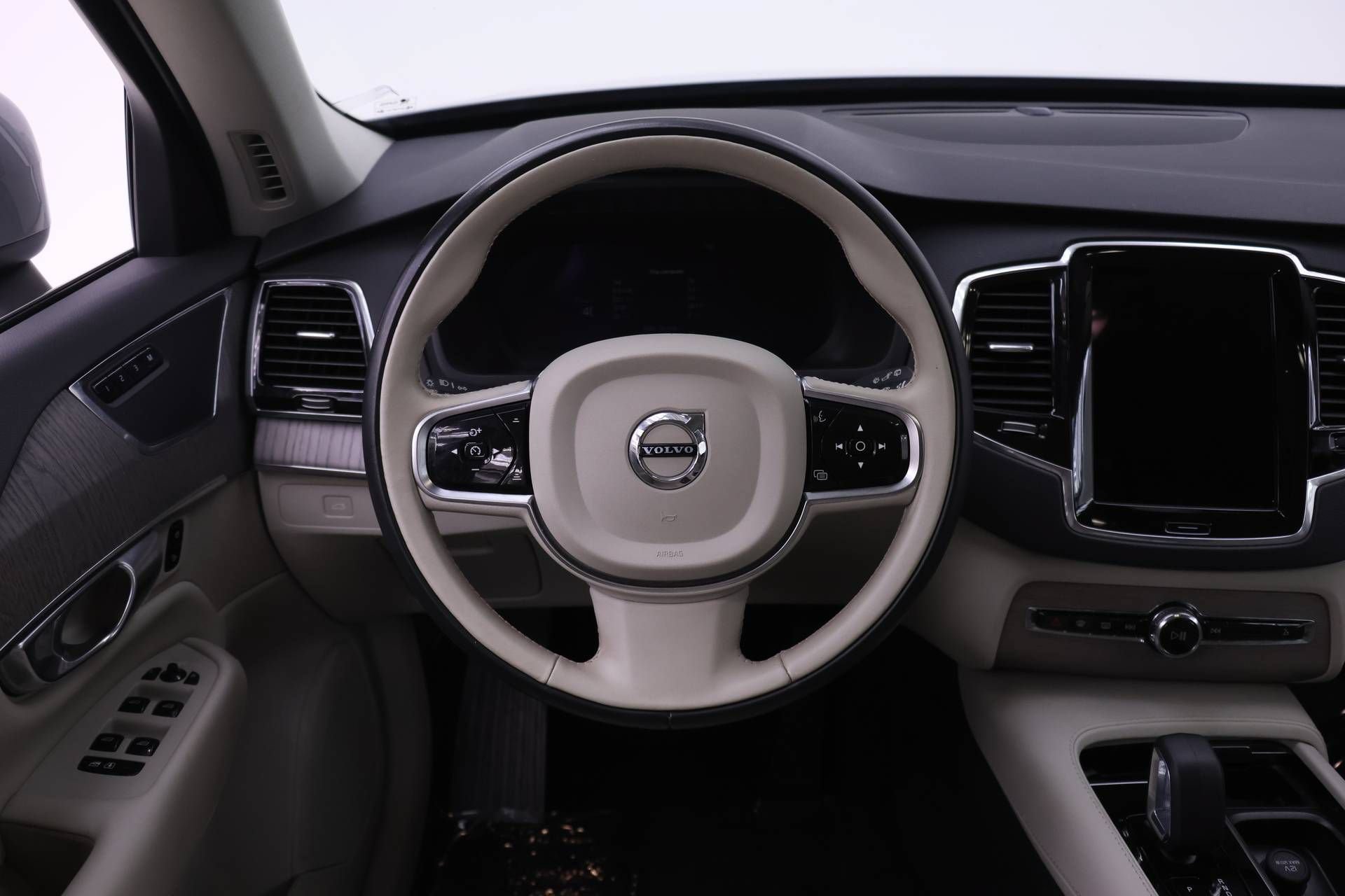 Used 2024 Volvo XC90 B6 Plus AWD/4WD image 17