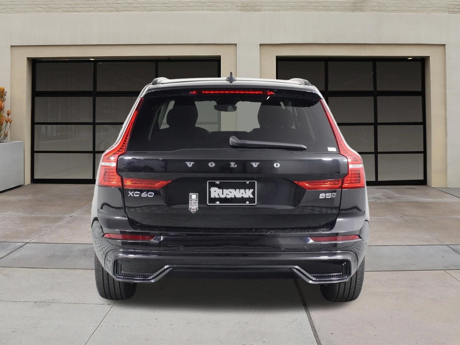 Certified 2025 Volvo XC60 B5 Plus AWD/4WD image 5