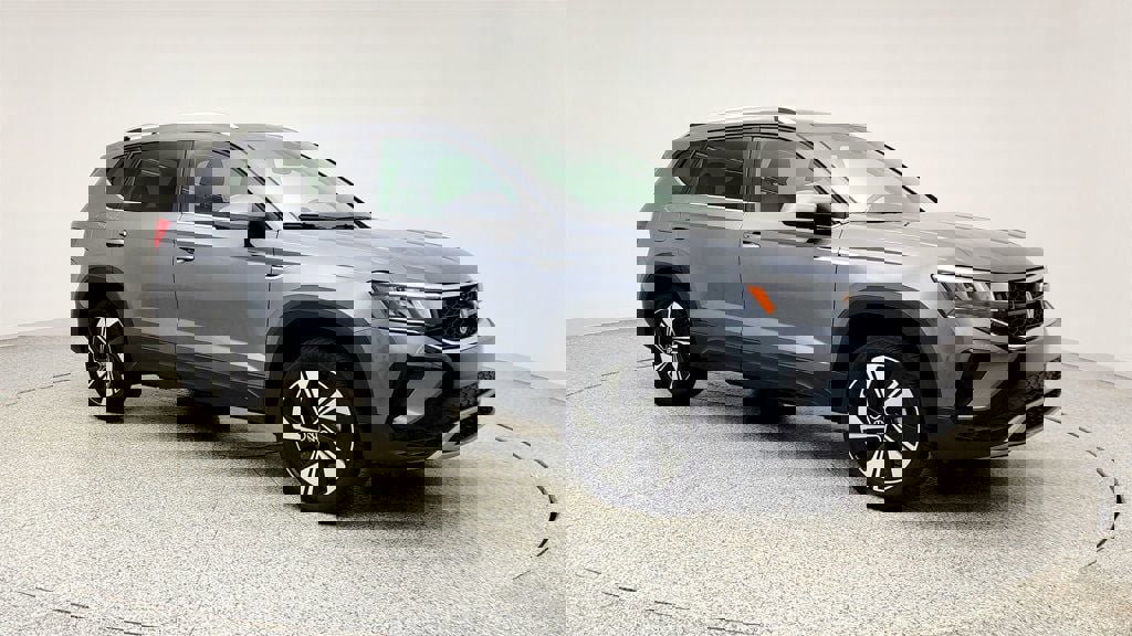 Used 2024 Volkswagen Taos SE AWD/4WD image 3