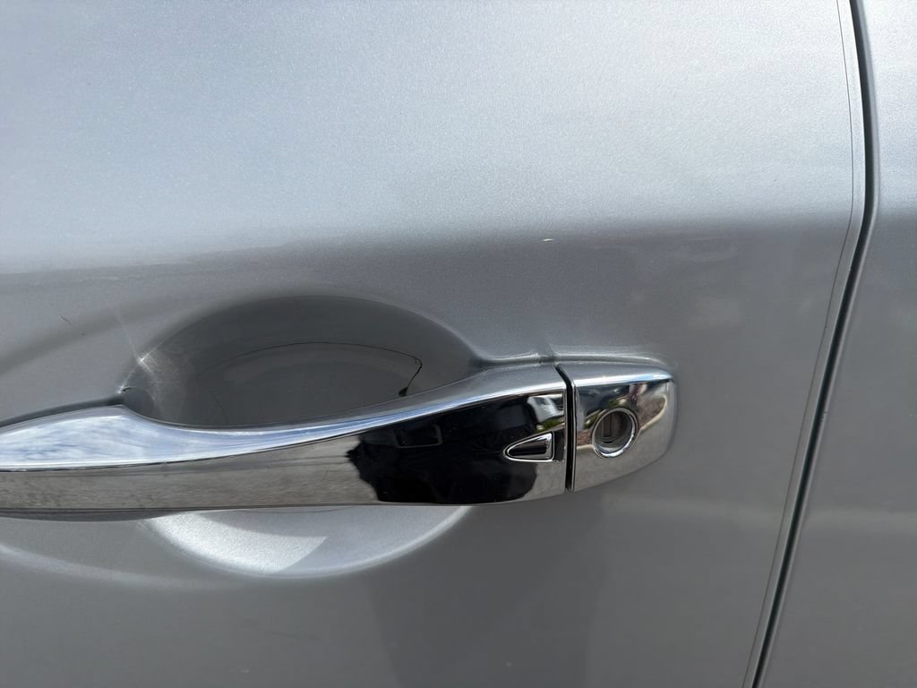 Used 2020 Nissan Pathfinder SL AWD/4WD image 17