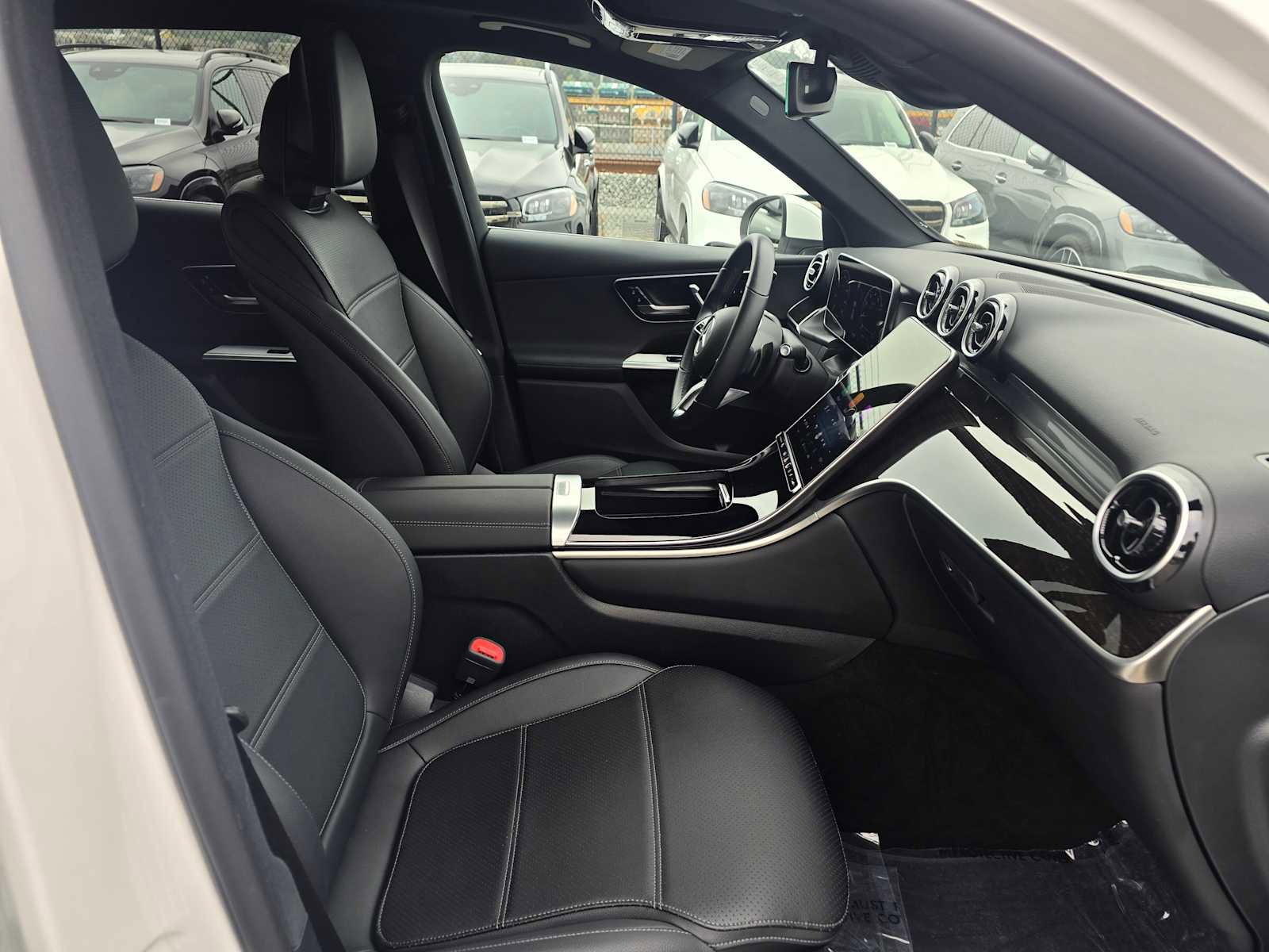 Used 2025 Mercedes-Benz GLC 300 image 12