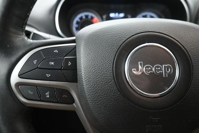 Used 2019 Jeep Cherokee Latitude w/ Cold Weather Group AWD/4WD image 25