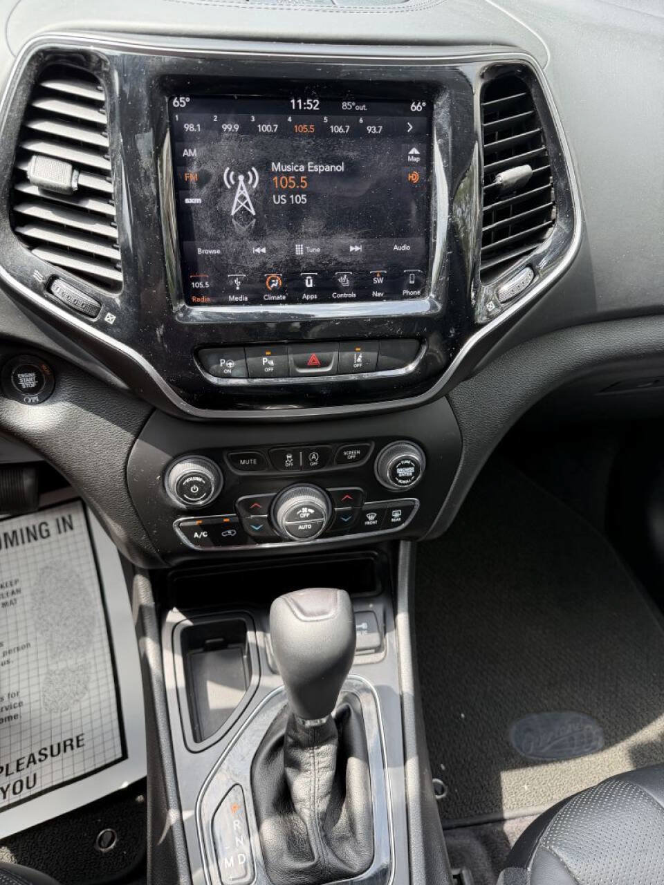 Used 2019 Jeep Cherokee Overland w/ Technology Group FWD image 15