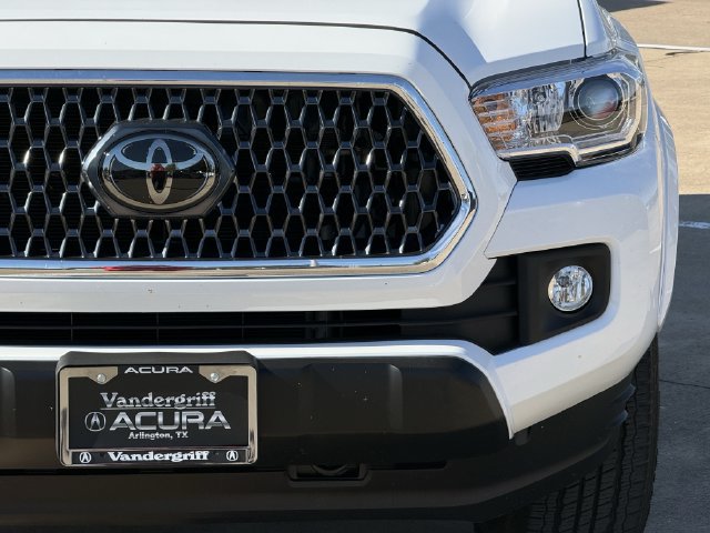 Used 2018 Toyota Tacoma TRD Sport AWD/4WD image 8