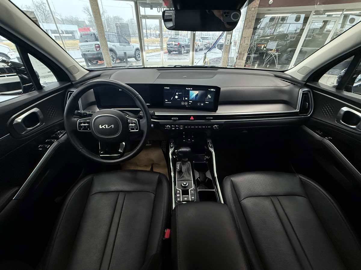 Used 2025 Kia Sorento SX image 43