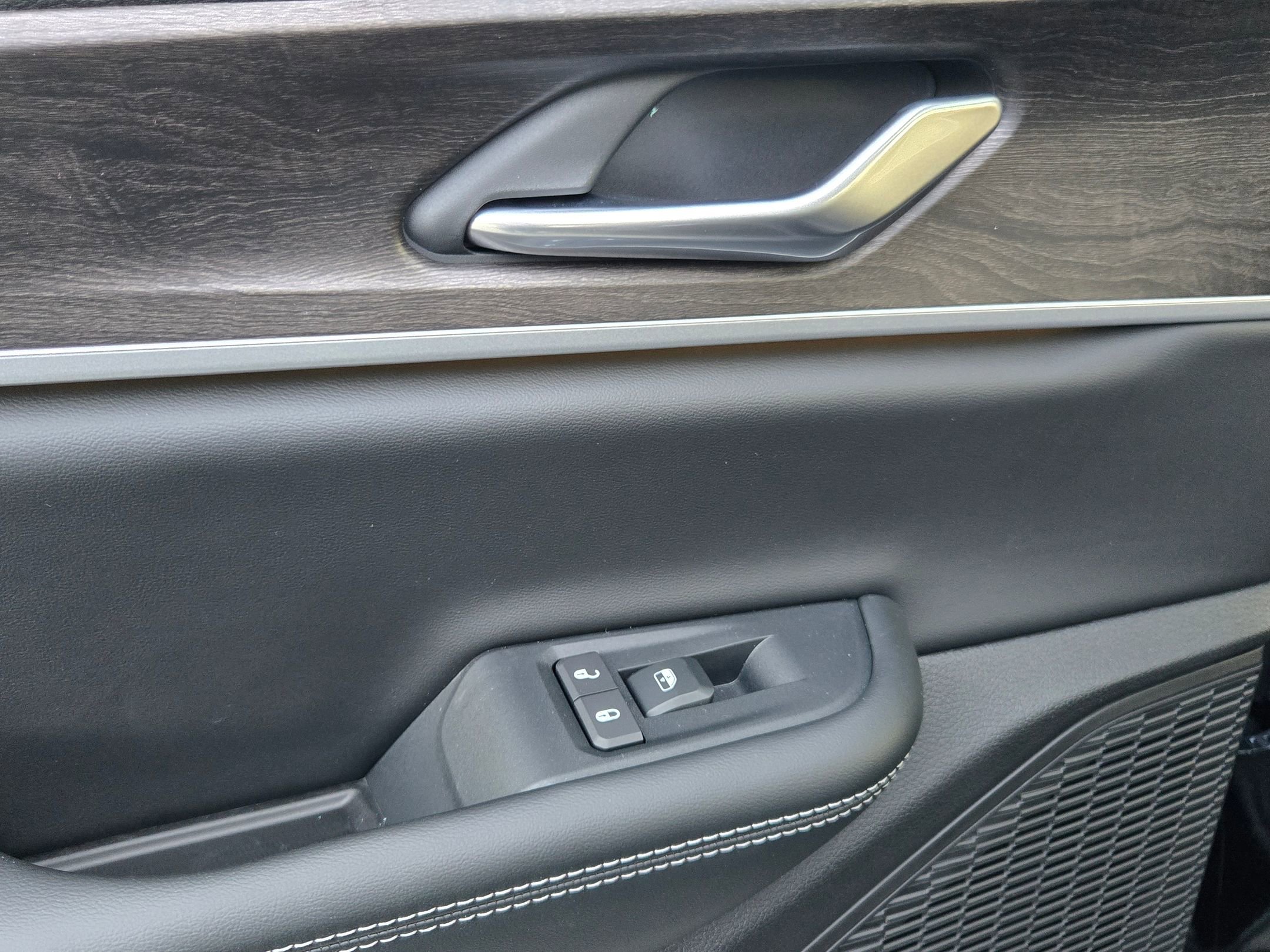 New 2025 Jeep Grand Cherokee Limited w/ Luxury Tech Group II image 25