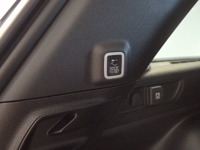Used 2025 Jeep Grand Cherokee Limited RWD image 17