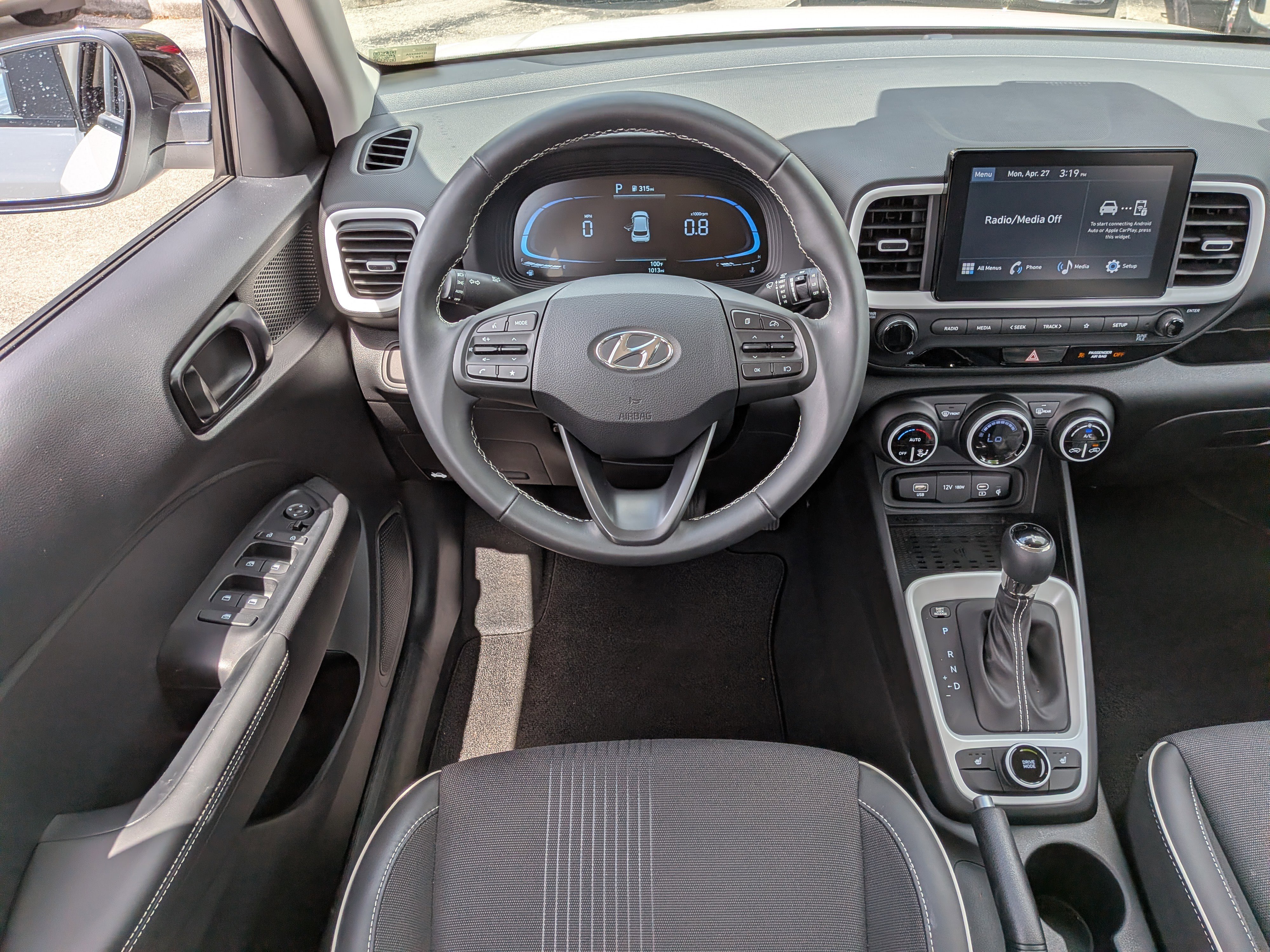 Used 2026 Hyundai Venue SEL FWD image 17