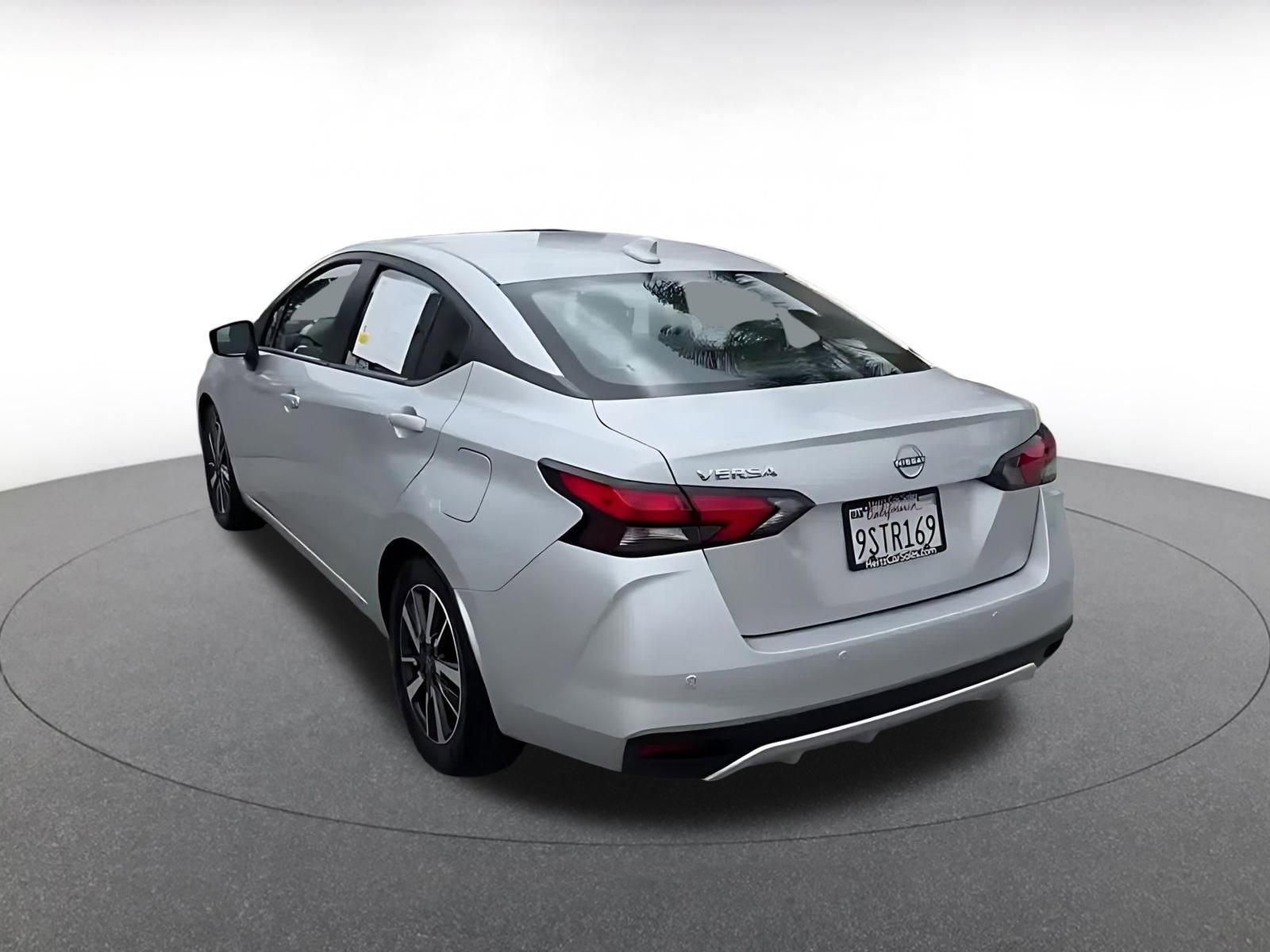 Used 2025 Nissan Versa SV FWD image 11