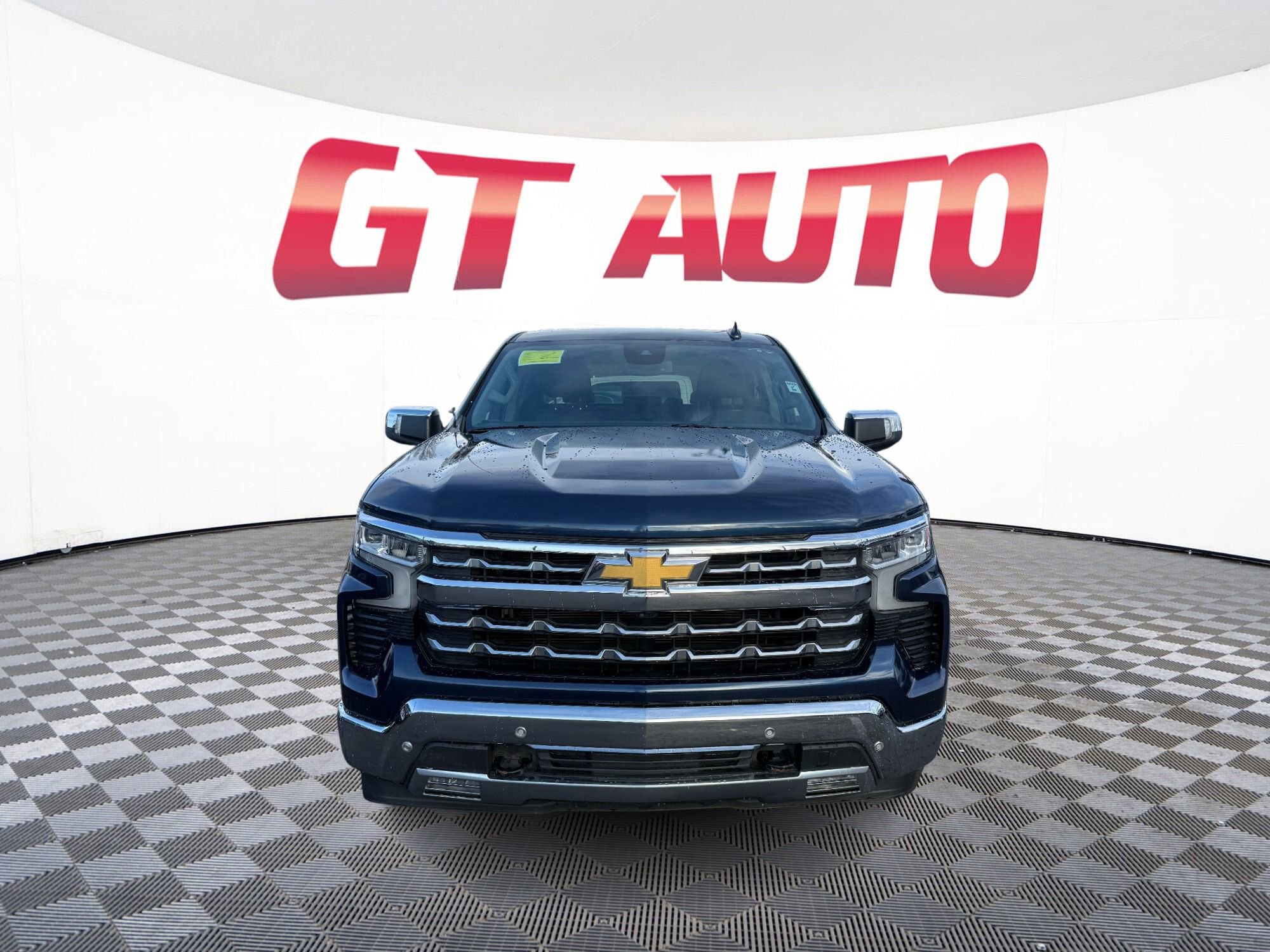 Used 2023 Chevrolet Silverado 1500 LTZ RWD image 2