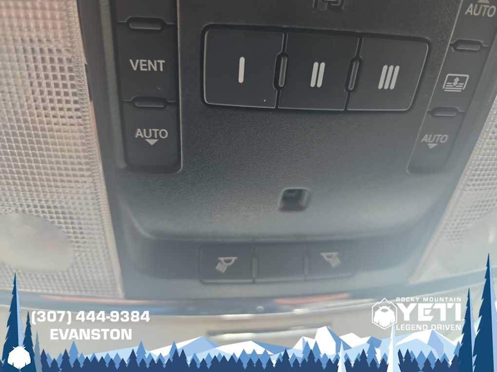 Used 2017 Chrysler 300 C AWD/4WD image 25