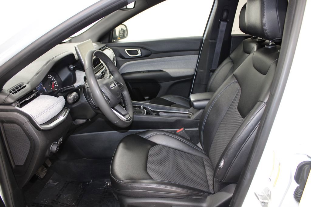 Used 2024 Jeep Compass Latitude image 17