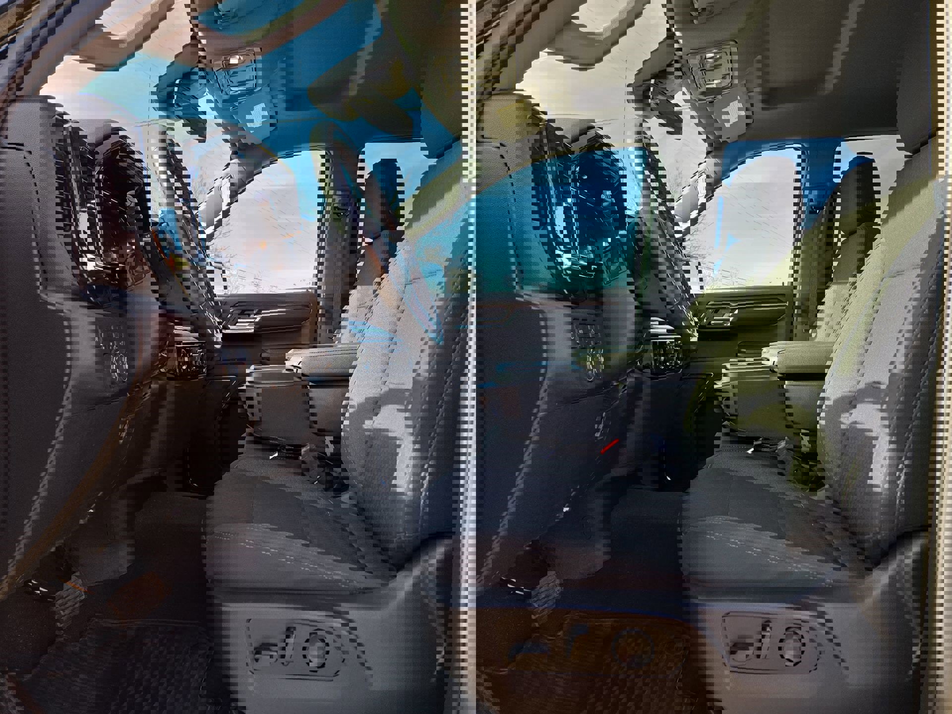 Used 2024 Chevrolet Silverado 1500 LT image 16