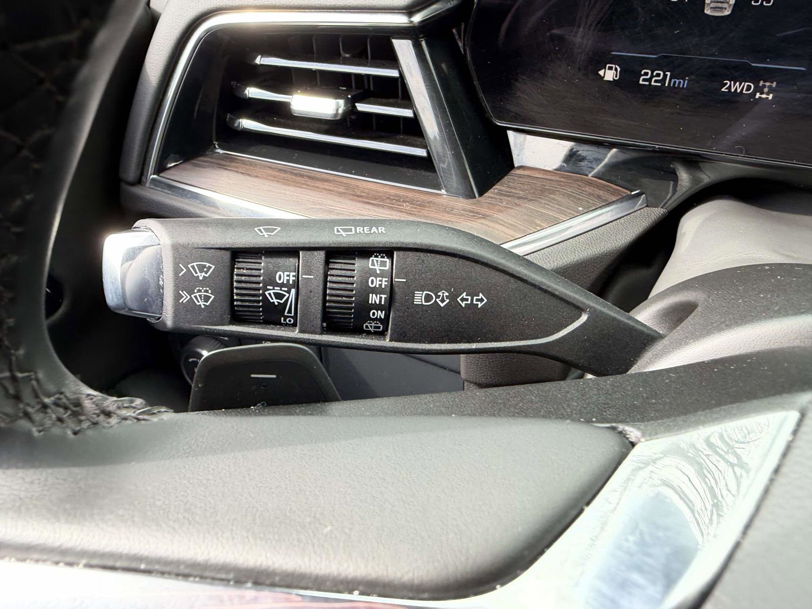 Certified 2025 Chevrolet Tahoe LT image 28