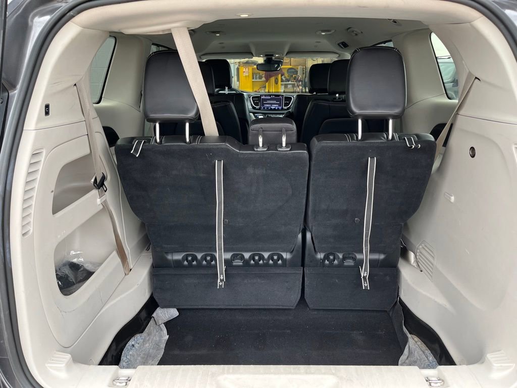 Used 2023 Chrysler Pacifica Touring-L FWD image 26