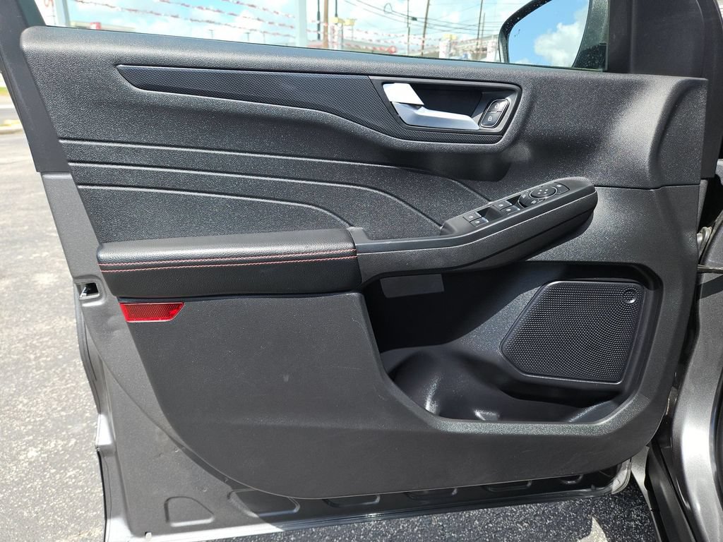 Used 2025 Ford Escape ST-Line AWD/4WD image 14