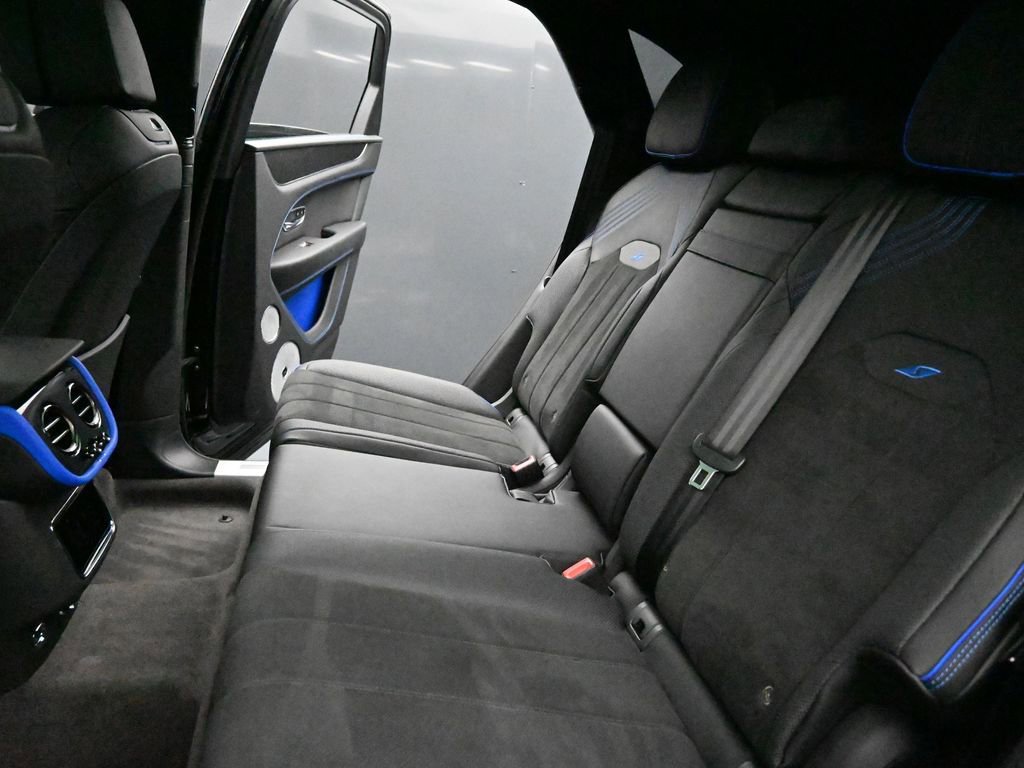 Used 2025 Bentley Bentayga image 34