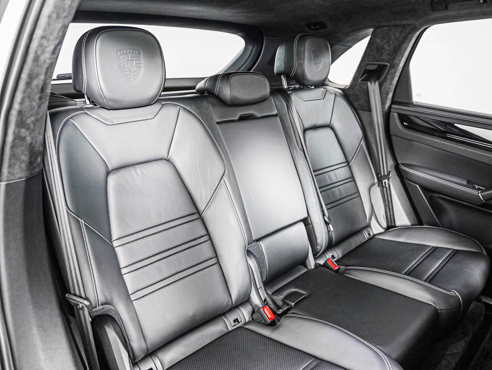 Certified 2023 Porsche Cayenne Turbo AWD/4WD image 6