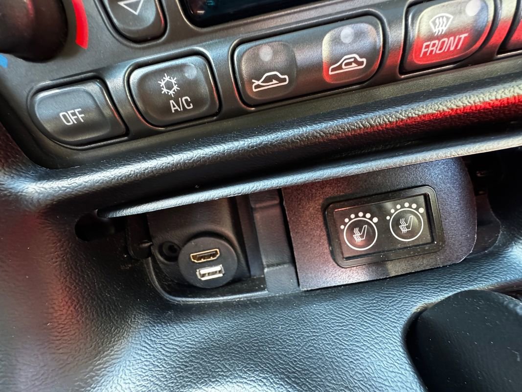 Used 2003 Chevrolet Corvette Convertible w/ Preferred Equipment Group1 image 25