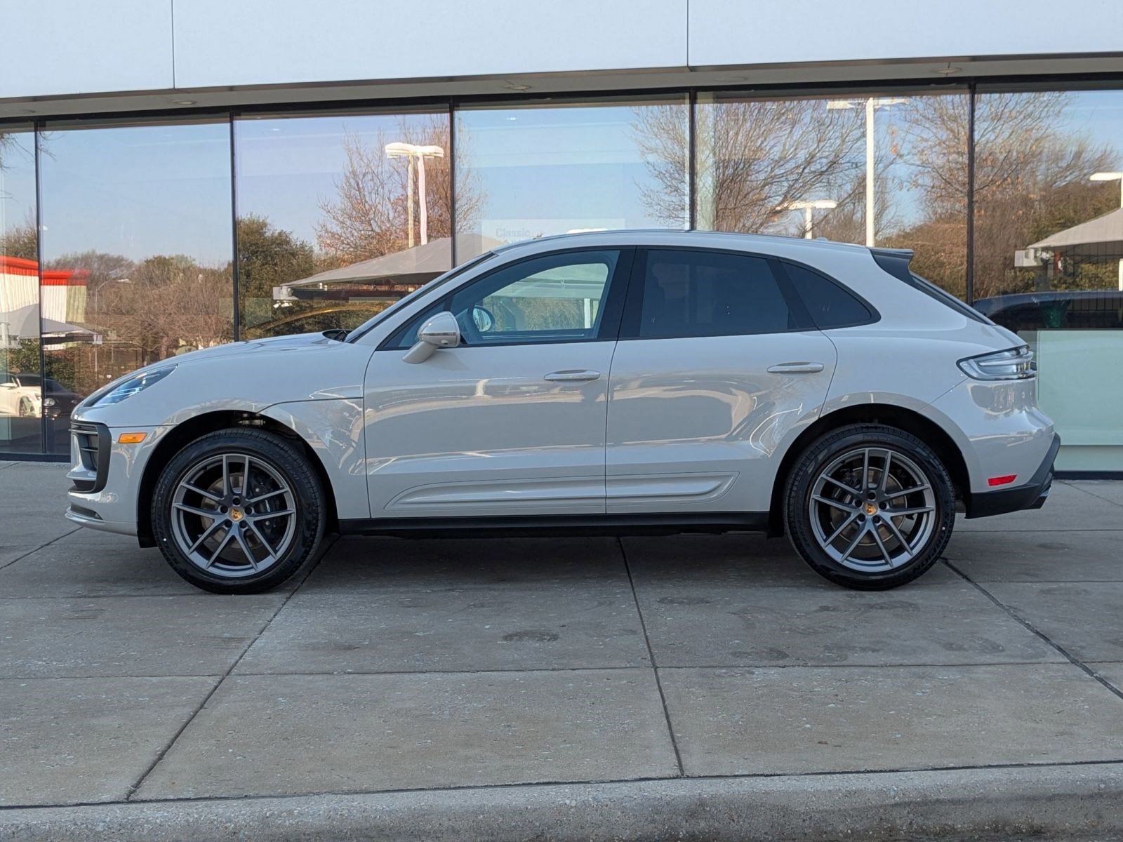 New 2026 Porsche Macan AWD/4WD image 2