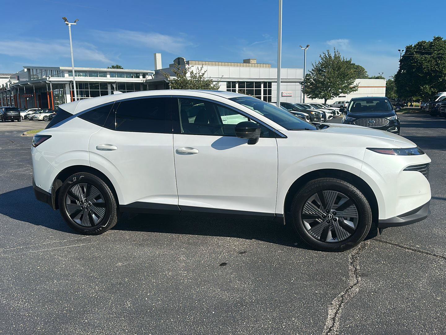 Used 2025 Nissan Murano SL w/ Cargo Package AWD/4WD image 2