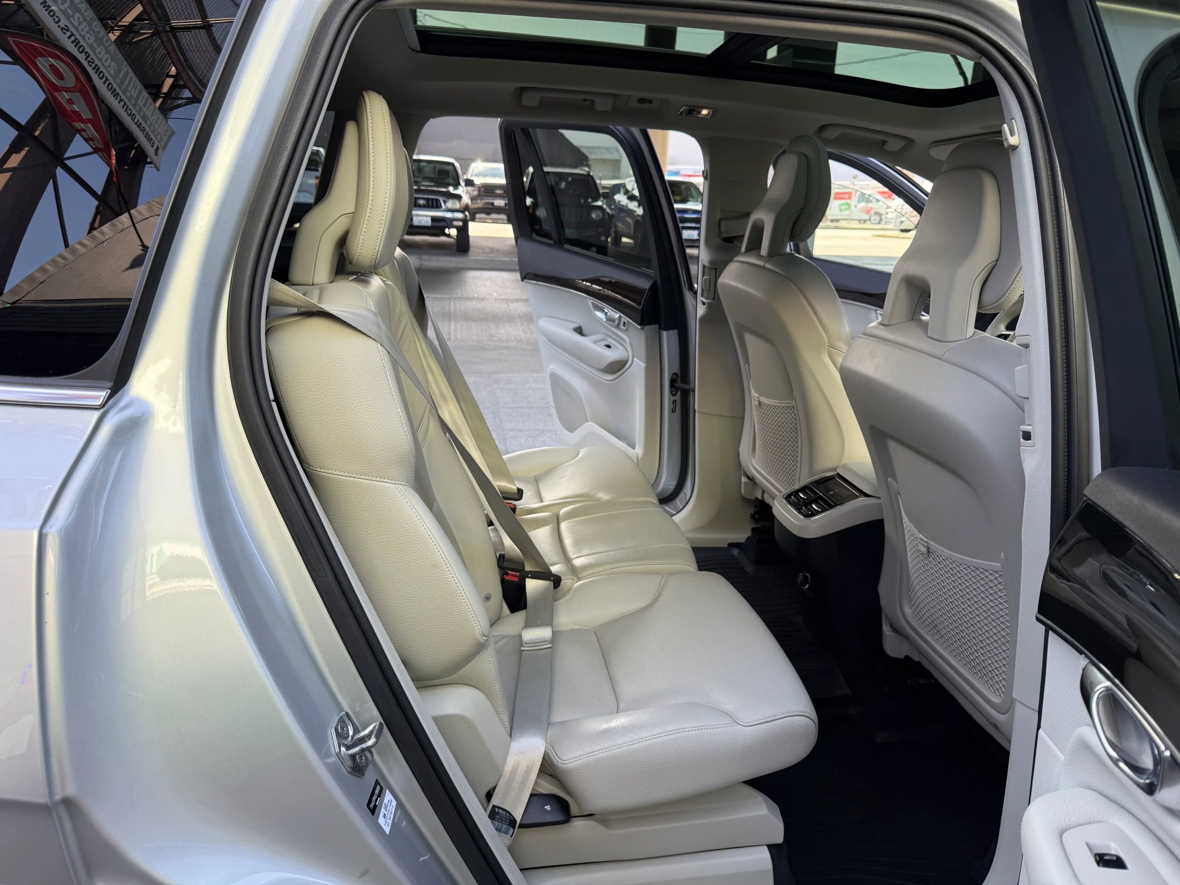 Used 2018 Volvo XC90 T6 Momentum w/ Convenience Package image 20