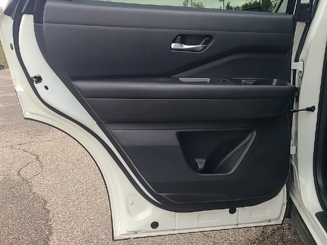 Used 2022 Nissan Pathfinder SV AWD/4WD image 23
