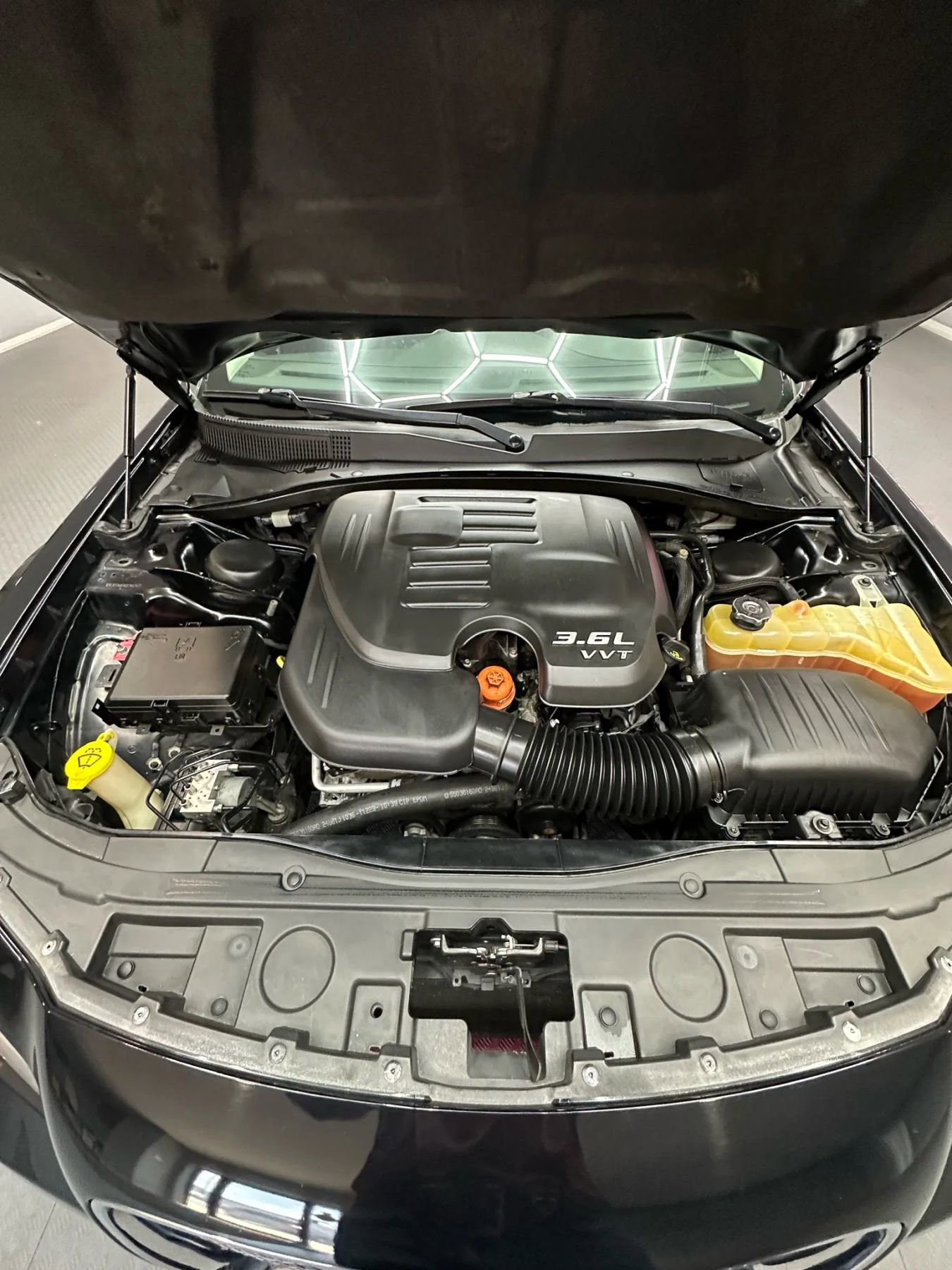 Used 2016 Chrysler 300 Limited image 29