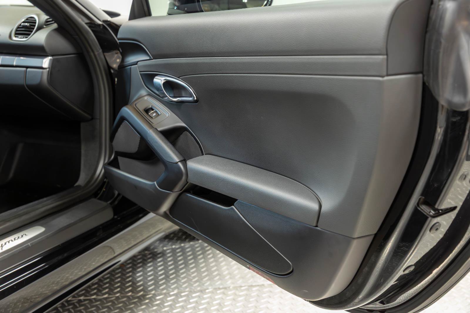 Used 2018 Porsche 718 Cayman RWD image 55