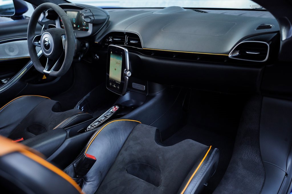 Used 2023 McLaren Artura image 22