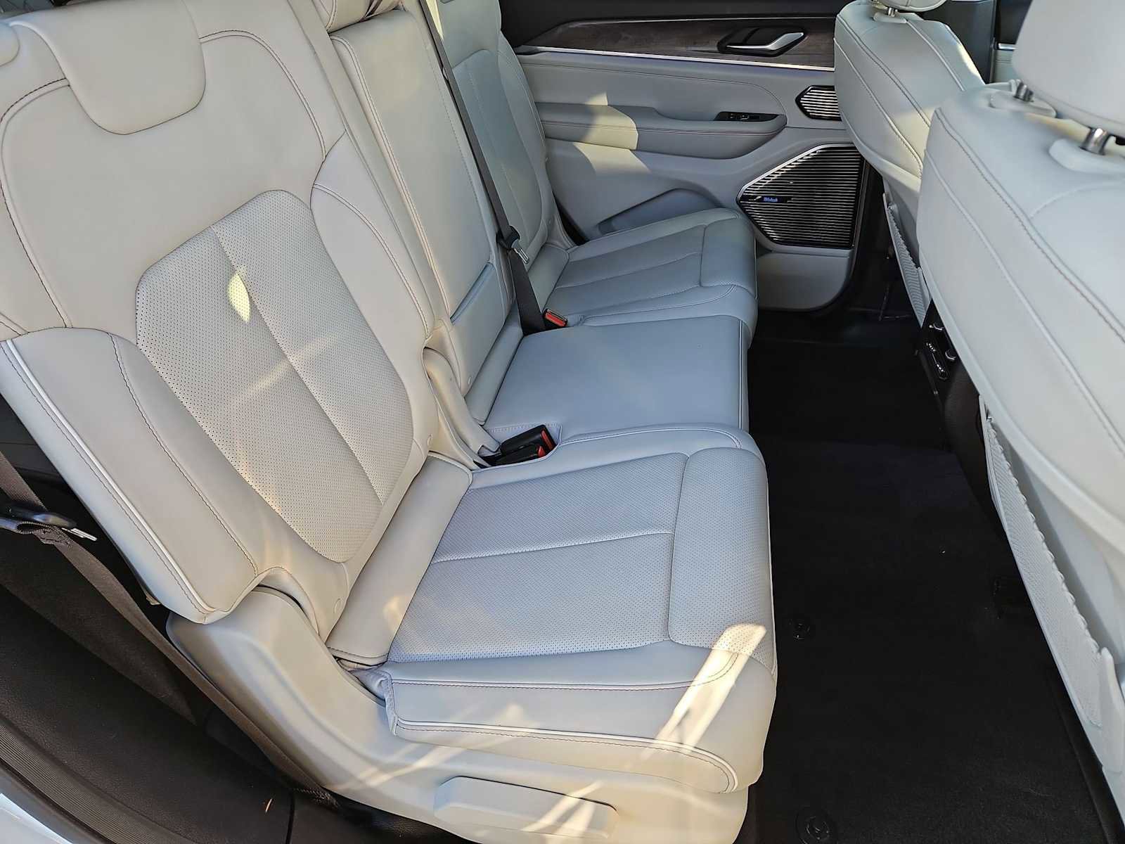 Used 2021 Jeep Grand Cherokee L Overland w/ Trailer Tow Group (B) image 22