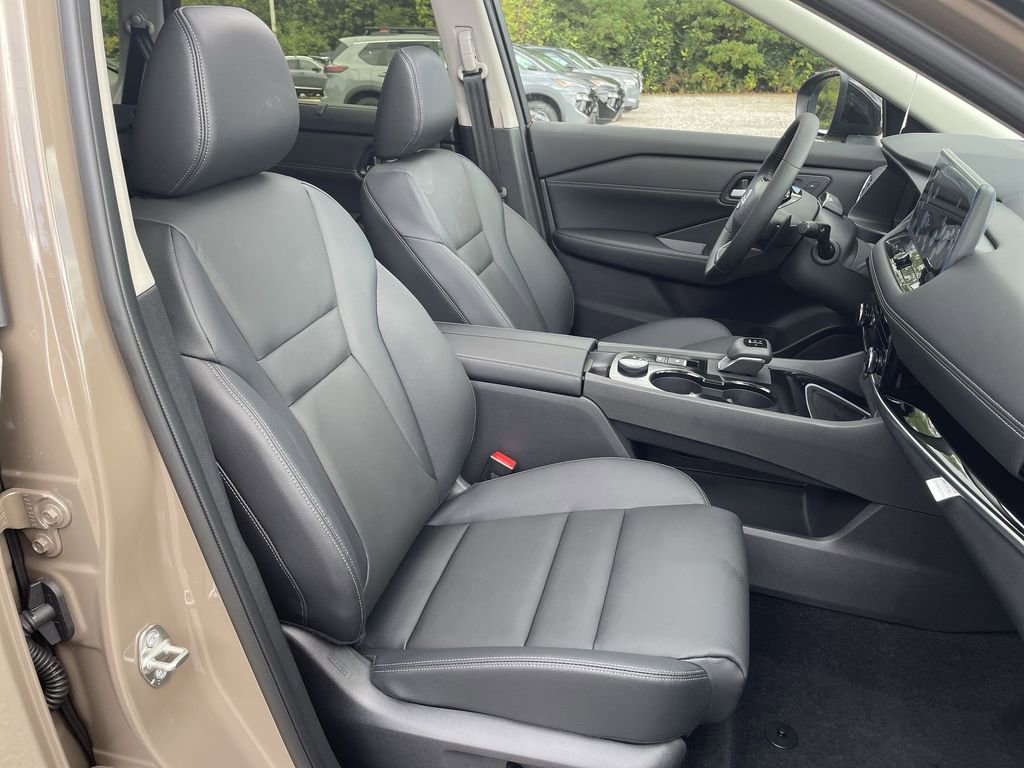 Certified 2025 Nissan Rogue SL w/ Tech Package AWD/4WD image 21