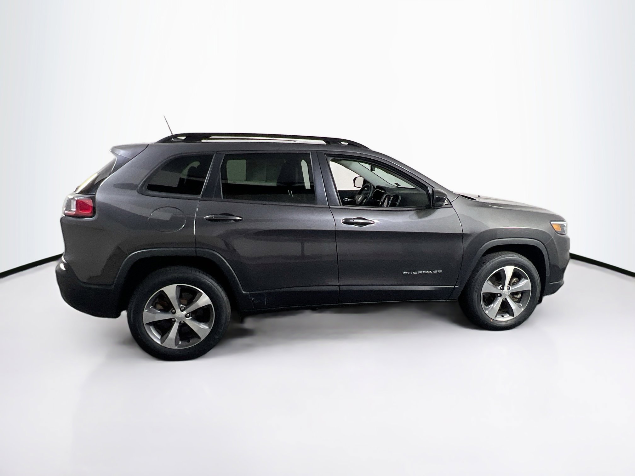 Used 2022 Jeep Cherokee Limited image 4