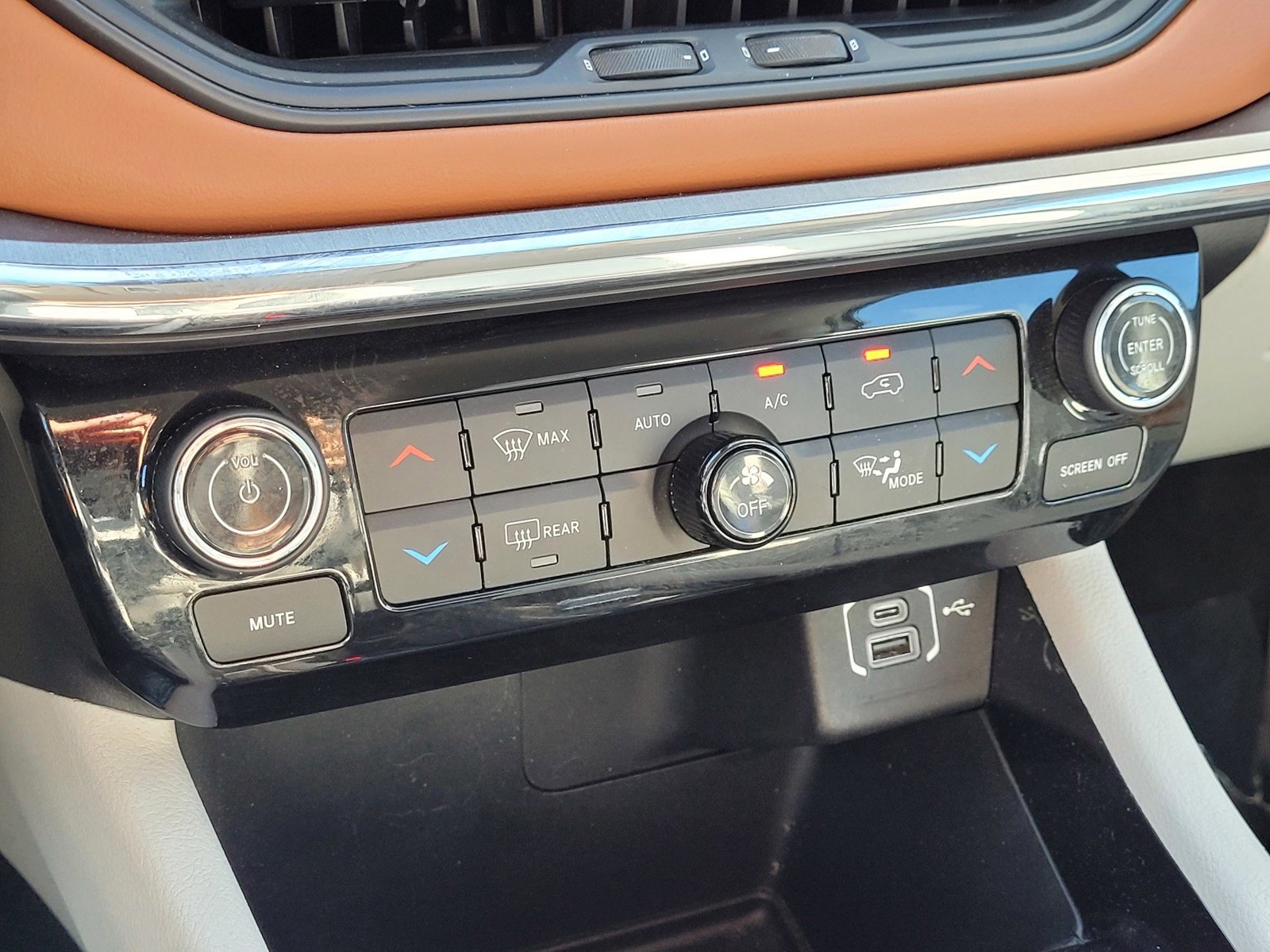 Used 2022 Jeep Compass Limited w/ Mopar Graphics Package image 25