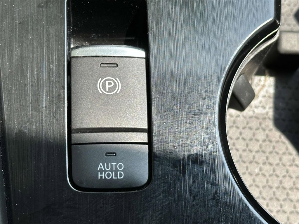 Used 2022 Nissan Rogue S image 14