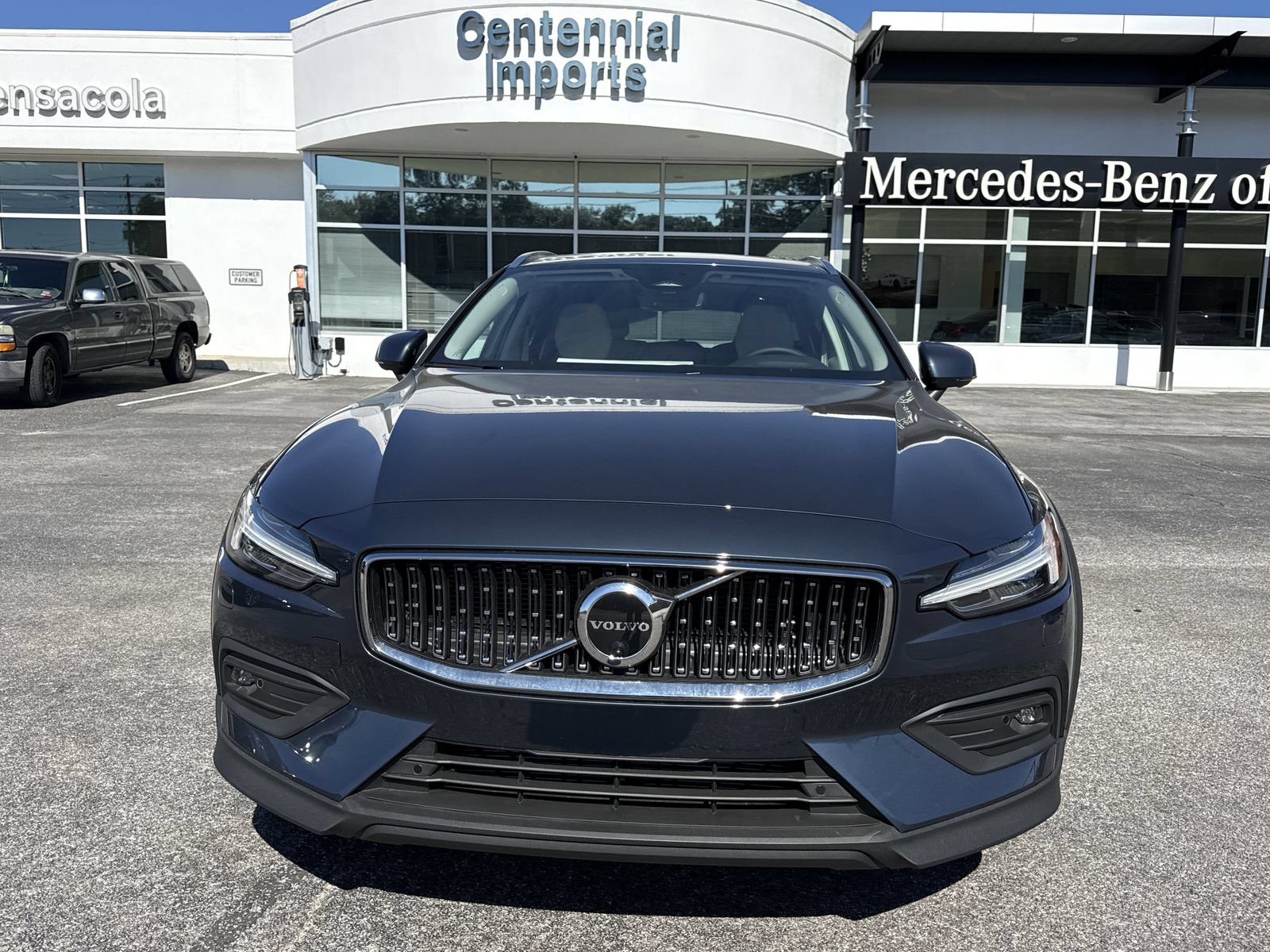 New 2026 Volvo V60 B5 Cross Country Plus w/ Protection Package Premier AWD/4WD image 8