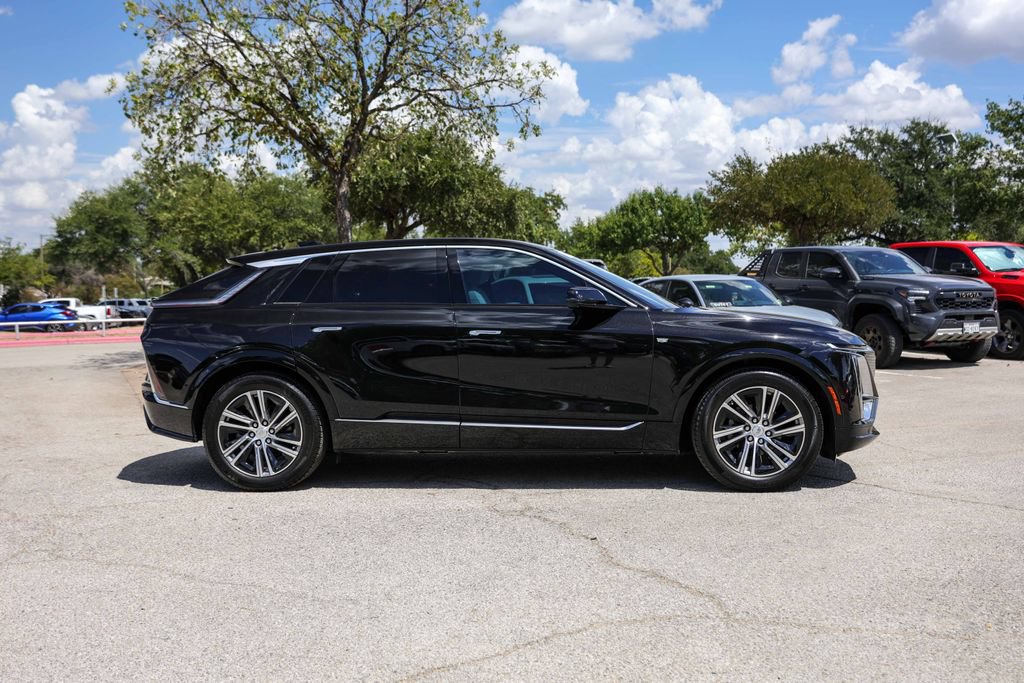 Used 2024 Cadillac Lyriq Luxury AWD/4WD image 5