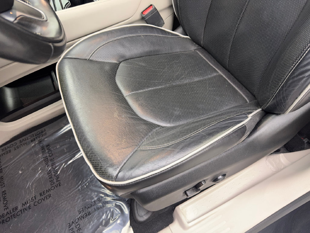 Used 2022 Chrysler Pacifica Limited FWD image 32